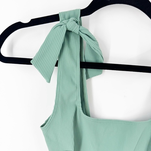 ✅ NWT CUPSHE Green One Piece Swimsuit WITH BOW TIES AND DEEP BACK SIZE MEDIUM - Picture 4 of 6